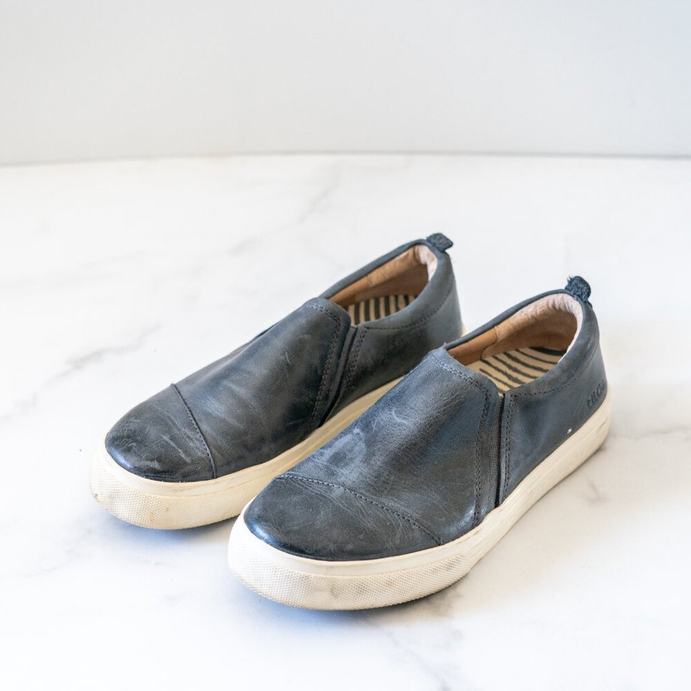 Taos Twin Gore Lux Slip On Sneaker Size 7